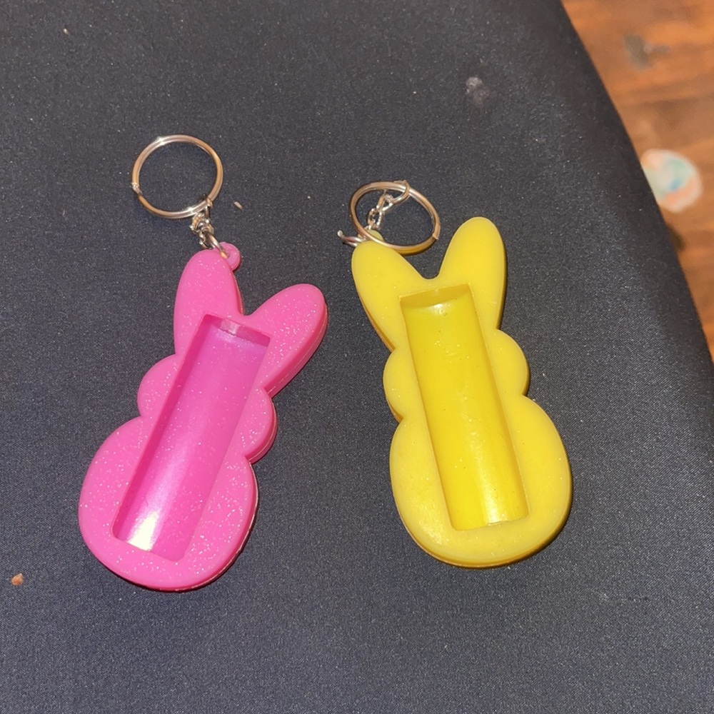 Random keychains - Picture 2 of 3